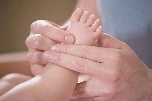 Massage to treat crooked toes in children